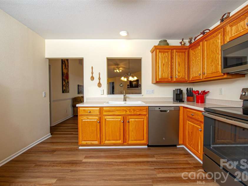 5320 Harris Cove Drive, Charlotte, NC 28269.  MLS# CAR4355819, YatesRealty ID 23017. 