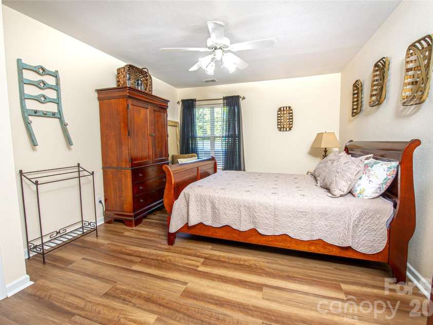 5320 Harris Cove Drive, Charlotte, NC 28269.  MLS# CAR4355819, YatesRealty ID 23017. 