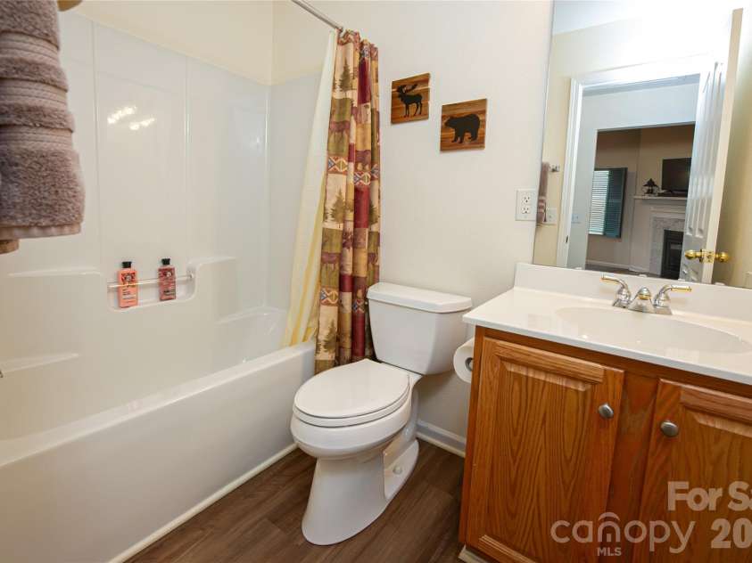 5320 Harris Cove Drive, Charlotte, NC 28269.  MLS# CAR4355819, YatesRealty ID 23017. Guest Bath