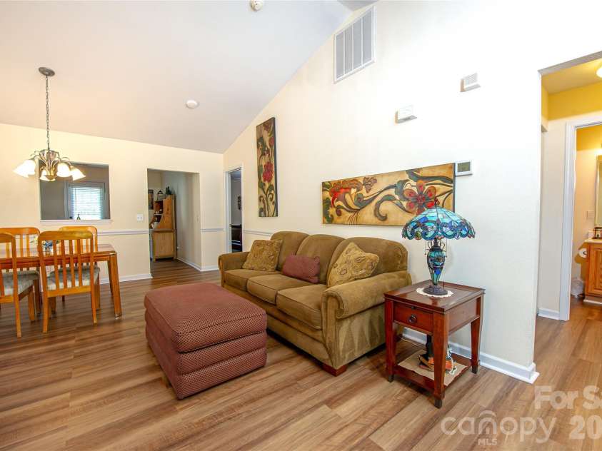 5320 Harris Cove Drive, Charlotte, NC 28269.  MLS# CAR4355819, YatesRealty ID 23017. Living Room