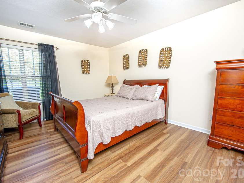 5320 Harris Cove Drive, Charlotte, NC 28269.  MLS# CAR4355819, YatesRealty ID 23017. Primary Bedroom
