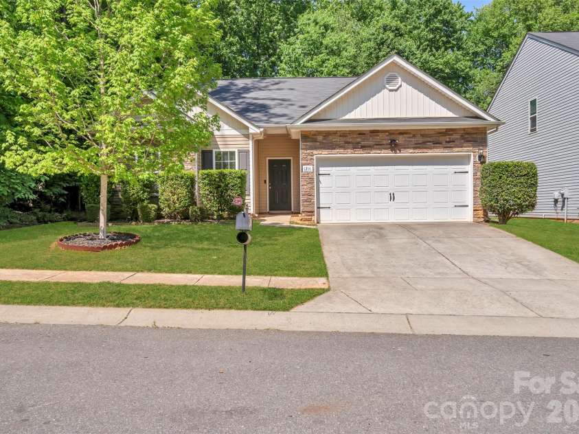 1314 Doby Springs Drive, Charlotte, NC 28262.  MLS# CAR4376833, YatesRealty ID 23019. 