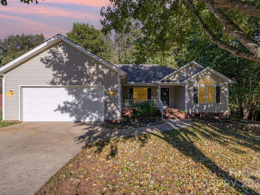 605 Beavers Cove Lane, Concord, NC 28027.  MLS# CAR4314369, YatesRealty ID 2302. 