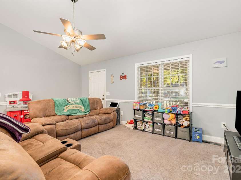 605 Beavers Cove Lane, Concord, NC 28027.  MLS# CAR4314369, YatesRealty ID 2302. 