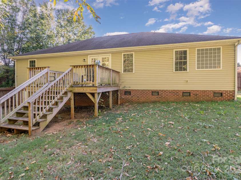 605 Beavers Cove Lane, Concord, NC 28027.  MLS# CAR4314369, YatesRealty ID 2302. 