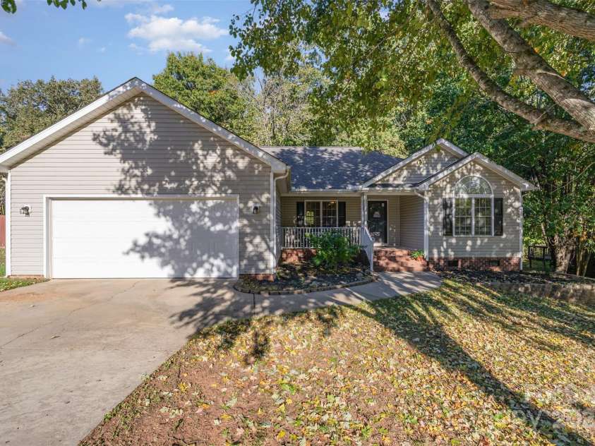 605 Beavers Cove Lane, Concord, NC 28027.  MLS# CAR4314369, YatesRealty ID 2302. 