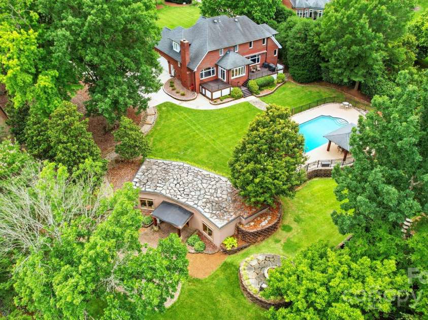 1042 Heather Glen Drive, Matthews, NC 28104.  MLS# CAR4270190, YatesRealty ID 23020. Aerial view of property
