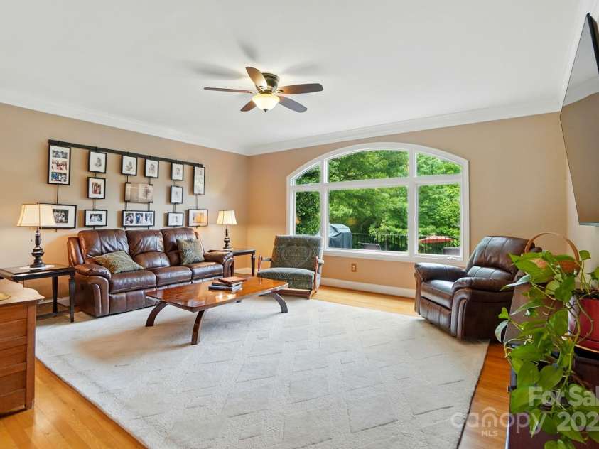 1042 Heather Glen Drive, Matthews, NC 28104.  MLS# CAR4270190, YatesRealty ID 23020. Living Room