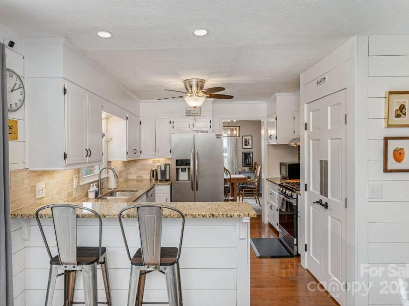 112 Underhill Road, Hendersonville, NC 28792.  MLS# CAR4274502, YatesRealty ID 23022. 