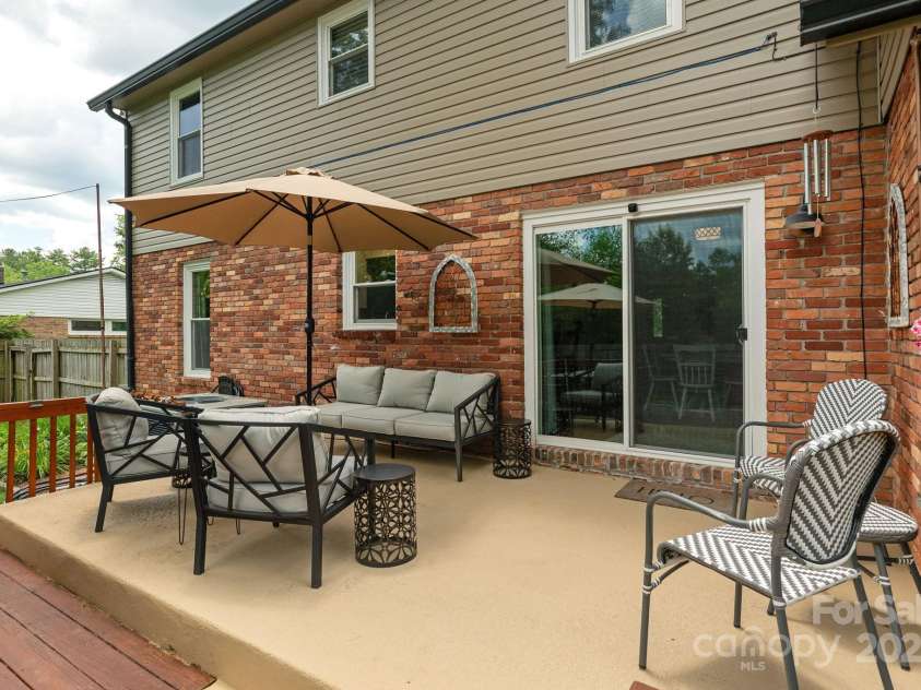 112 Underhill Road, Hendersonville, NC 28792.  MLS# CAR4274502, YatesRealty ID 23022. 
