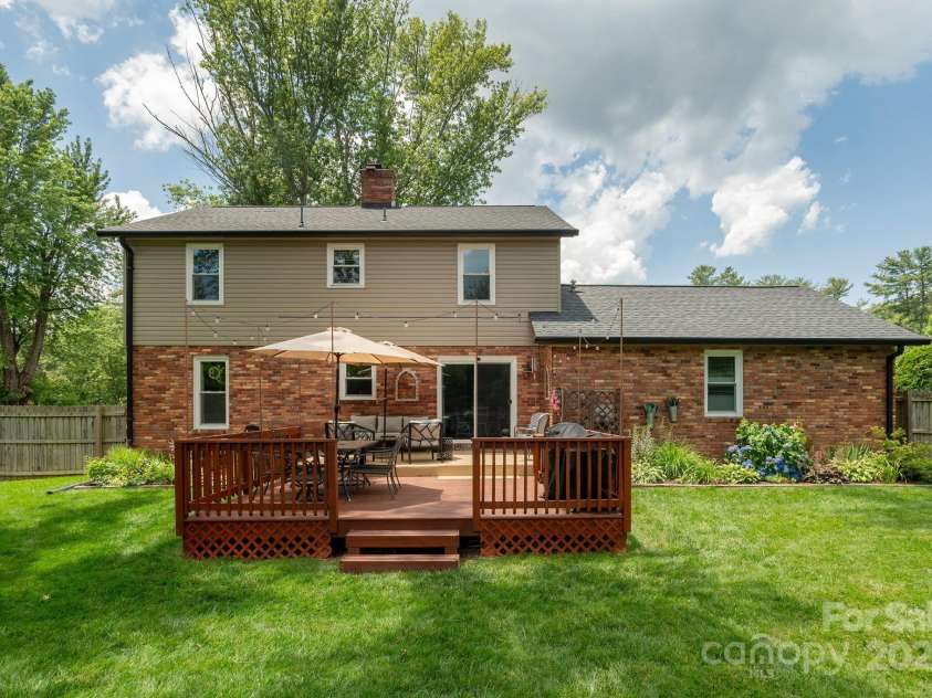 112 Underhill Road, Hendersonville, NC 28792.  MLS# CAR4274502, YatesRealty ID 23022. 