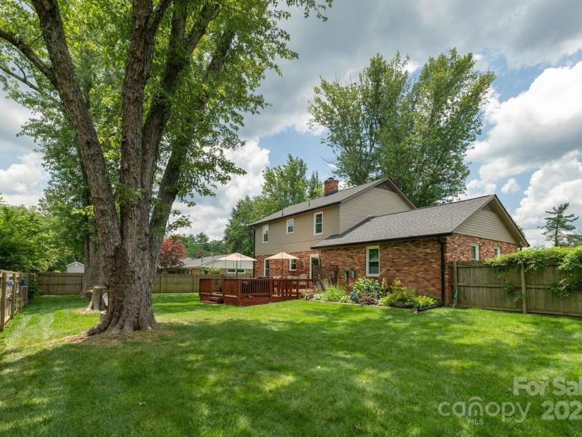 112 Underhill Road, Hendersonville, NC 28792.  MLS# CAR4274502, YatesRealty ID 23022. 