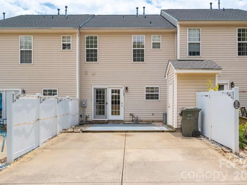 709 Atherton Way, Rock Hill, SC 29730.  MLS# CAR4382057, YatesRealty ID 23022. 