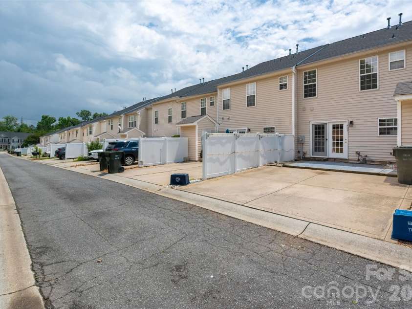 709 Atherton Way, Rock Hill, SC 29730.  MLS# CAR4382057, YatesRealty ID 23022. 