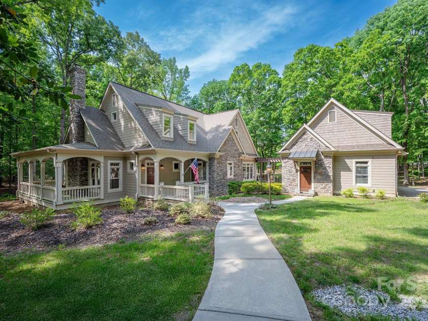 3408 Sandalwood Lane, Waxhaw, NC 28173.  MLS# CAR4273329, YatesRealty ID 23023. 