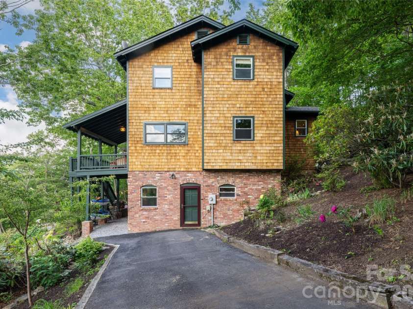 162 Merrills Chase Road, Asheville, NC 28803.  MLS# CAR4380452, YatesRealty ID 23024. 