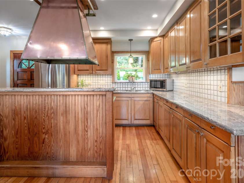162 Merrills Chase Road, Asheville, NC 28803.  MLS# CAR4380452, YatesRealty ID 23024. 