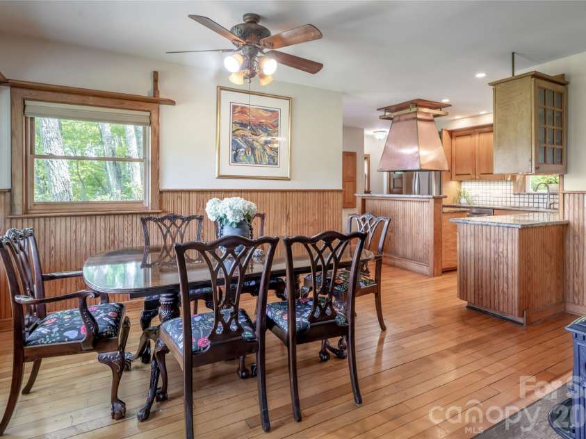 162 Merrills Chase Road, Asheville, NC 28803.  MLS# CAR4380452, YatesRealty ID 23024. 