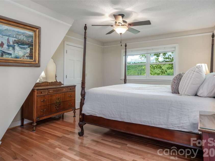 162 Merrills Chase Road, Asheville, NC 28803.  MLS# CAR4380452, YatesRealty ID 23024. 