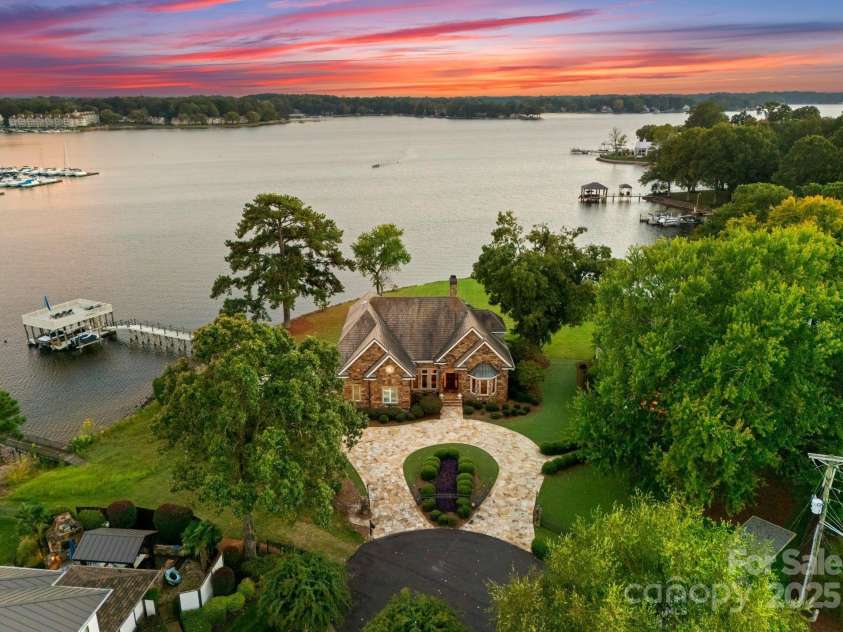 18212 Pompano Place, Cornelius, NC 28031.  MLS# CAR4307991, YatesRealty ID 23024. 