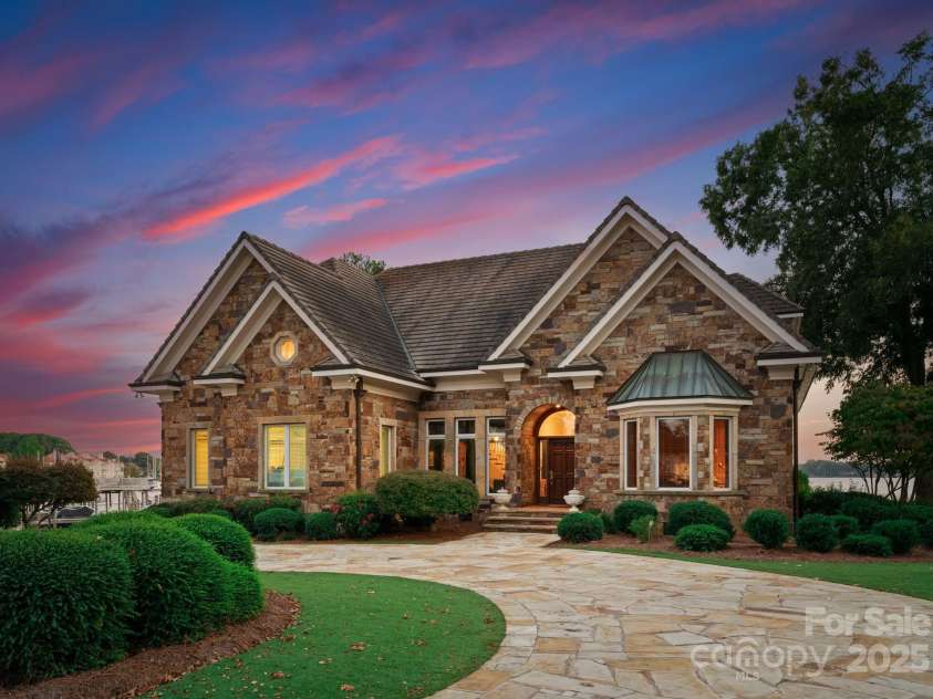 18212 Pompano Place, Cornelius, NC 28031.  MLS# CAR4307991, YatesRealty ID 23024. 