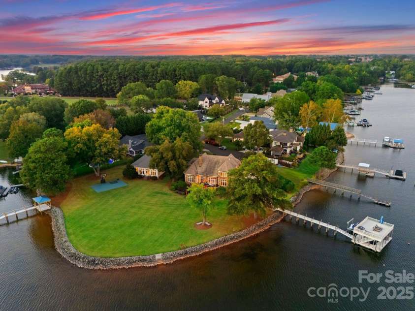 18212 Pompano Place, Cornelius, NC 28031.  MLS# CAR4307991, YatesRealty ID 23024. 