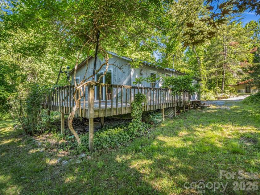 315 Alabama Avenue, Hendersonville, NC 28739.  MLS# CAR4382414, YatesRealty ID 23027. 