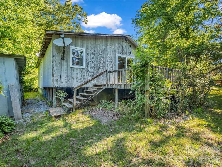 315 Alabama Avenue, Hendersonville, NC 28739.  MLS# CAR4382414, YatesRealty ID 23027. 