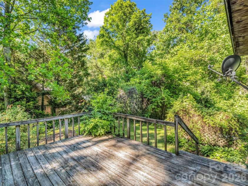315 Alabama Avenue, Hendersonville, NC 28739.  MLS# CAR4382414, YatesRealty ID 23027. 