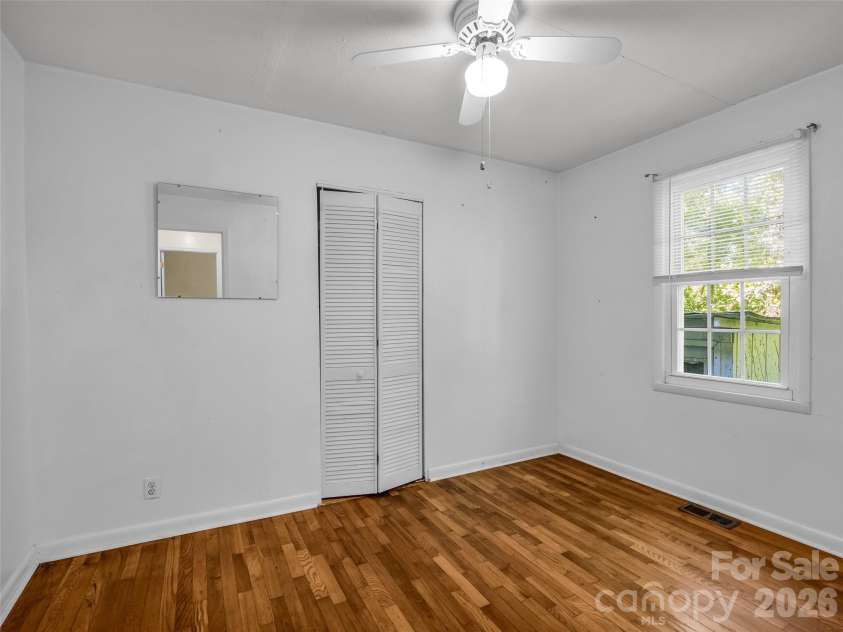 315 Alabama Avenue, Hendersonville, NC 28739.  MLS# CAR4382414, YatesRealty ID 23027. 