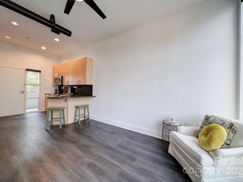 514 10th Street, Charlotte, NC 28202.  MLS# CAR4304835, YatesRealty ID 23027. 