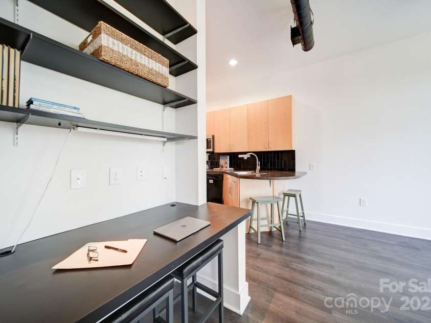 514 10th Street, Charlotte, NC 28202.  MLS# CAR4304835, YatesRealty ID 23027. 