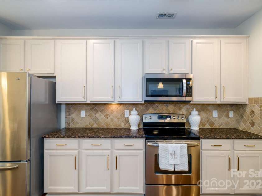 4323 Bright Road, Charlotte, NC 28214.  MLS# CAR4264585, YatesRealty ID 23028. 