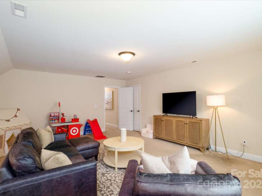 4323 Bright Road, Charlotte, NC 28214.  MLS# CAR4264585, YatesRealty ID 23028. 