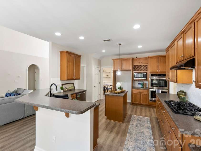 6237 Breckfield Court, Charlotte, NC 28278.  MLS# CAR4382615, YatesRealty ID 23028. 