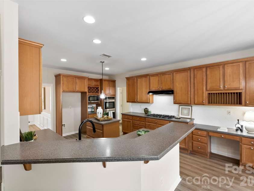 6237 Breckfield Court, Charlotte, NC 28278.  MLS# CAR4382615, YatesRealty ID 23028. 