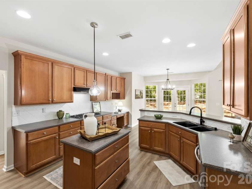 6237 Breckfield Court, Charlotte, NC 28278.  MLS# CAR4382615, YatesRealty ID 23028. 