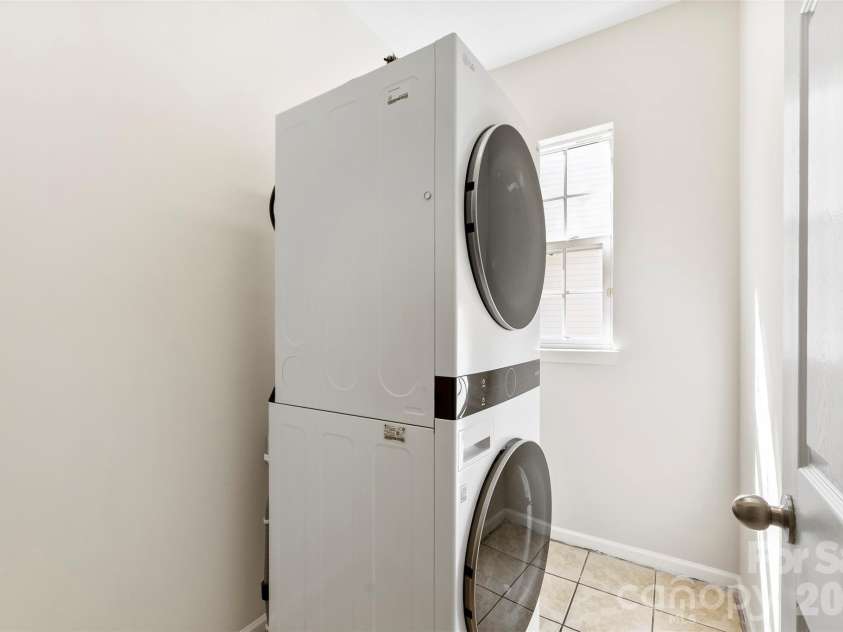 6237 Breckfield Court, Charlotte, NC 28278.  MLS# CAR4382615, YatesRealty ID 23028. 