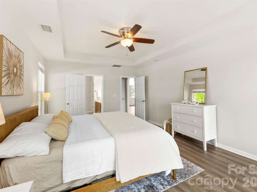 6237 Breckfield Court, Charlotte, NC 28278.  MLS# CAR4382615, YatesRealty ID 23028. 
