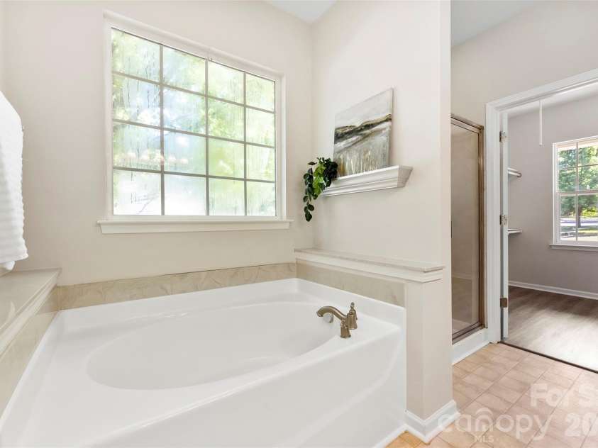 6237 Breckfield Court, Charlotte, NC 28278.  MLS# CAR4382615, YatesRealty ID 23028. 