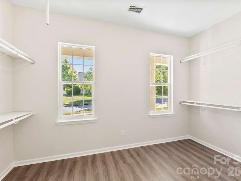 6237 Breckfield Court, Charlotte, NC 28278.  MLS# CAR4382615, YatesRealty ID 23028. 
