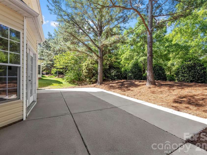 6237 Breckfield Court, Charlotte, NC 28278.  MLS# CAR4382615, YatesRealty ID 23028. 