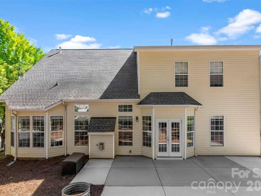 6237 Breckfield Court, Charlotte, NC 28278.  MLS# CAR4382615, YatesRealty ID 23028. 