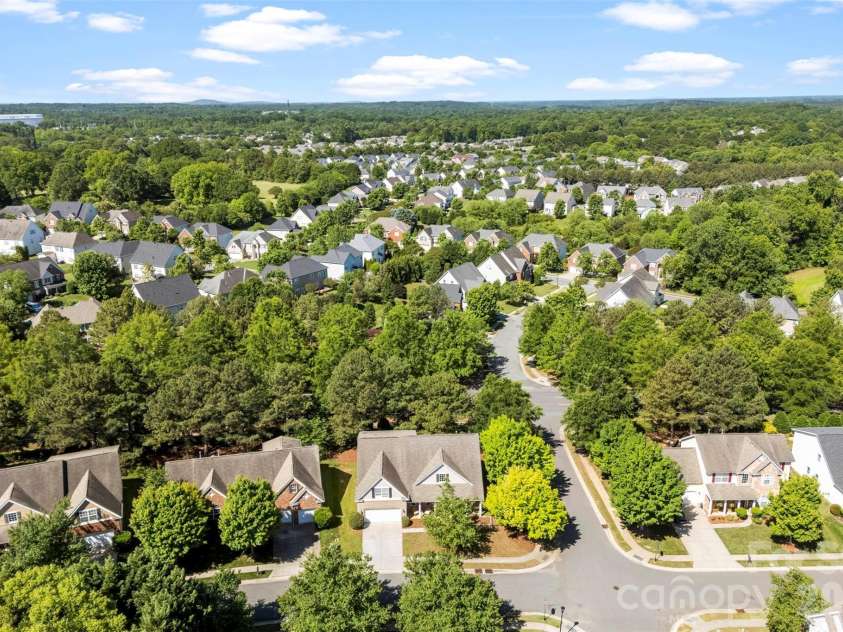 6237 Breckfield Court, Charlotte, NC 28278.  MLS# CAR4382615, YatesRealty ID 23028. 