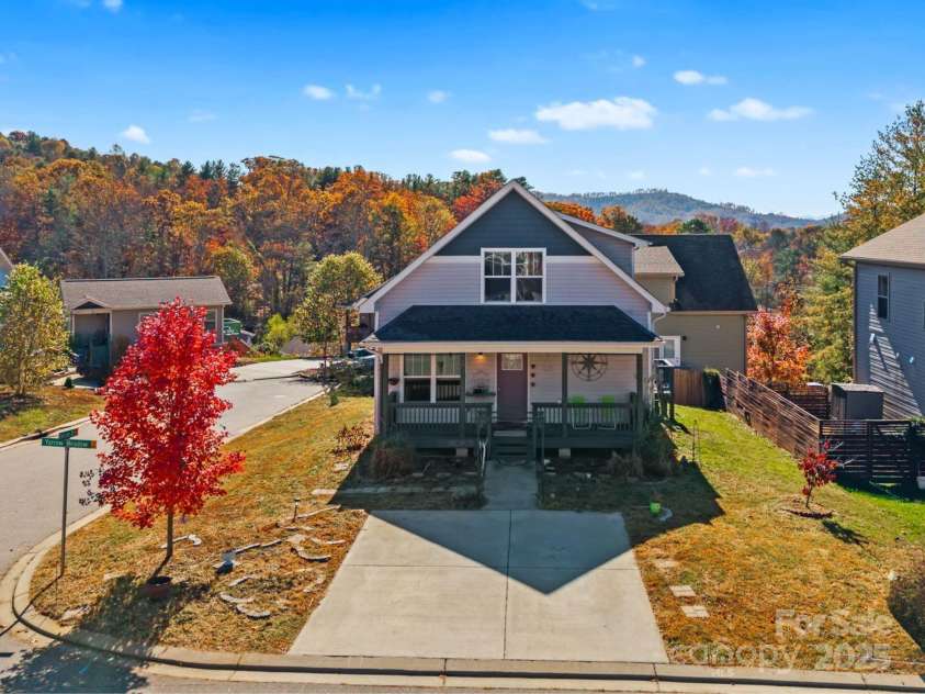 28 Yarrow Meadow Road, Weaverville, NC 28787.  MLS# CAR4319365, YatesRealty ID 2303. 