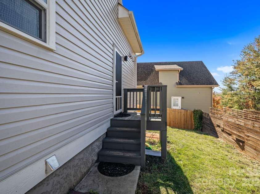28 Yarrow Meadow Road, Weaverville, NC 28787.  MLS# CAR4319365, YatesRealty ID 2303. 