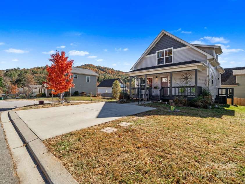 28 Yarrow Meadow Road, Weaverville, NC 28787.  MLS# CAR4319365, YatesRealty ID 2303. 