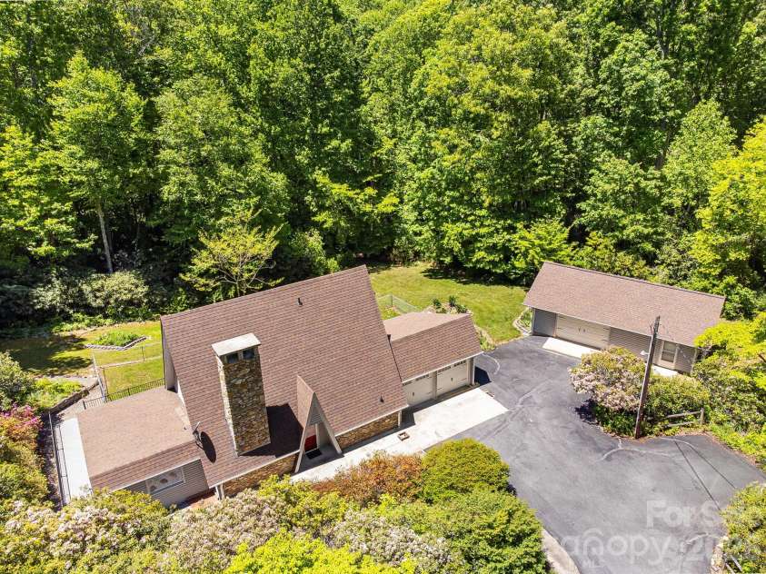 45 Echo Hills Drive, Fairview, NC 28730.  MLS# CAR4381421, YatesRealty ID 23030. 