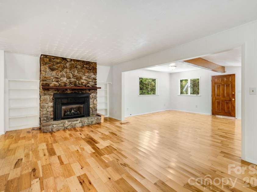 45 Echo Hills Drive, Fairview, NC 28730.  MLS# CAR4381421, YatesRealty ID 23030. 