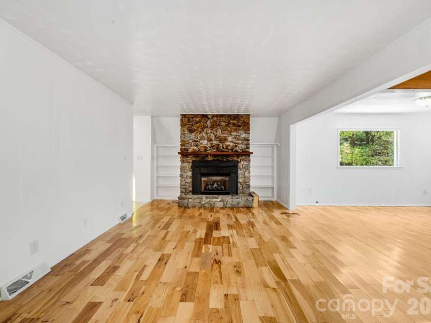 45 Echo Hills Drive, Fairview, NC 28730.  MLS# CAR4381421, YatesRealty ID 23030. 